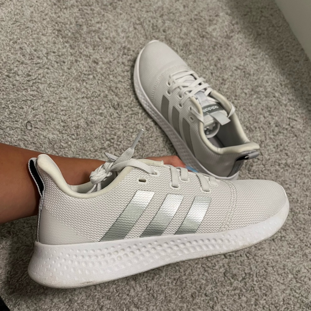 Adidas cloud foam comfort shoes